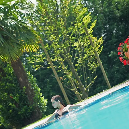 特默奈荣安酒店 4*