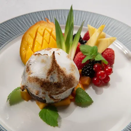 特默奈荣安酒店 4*